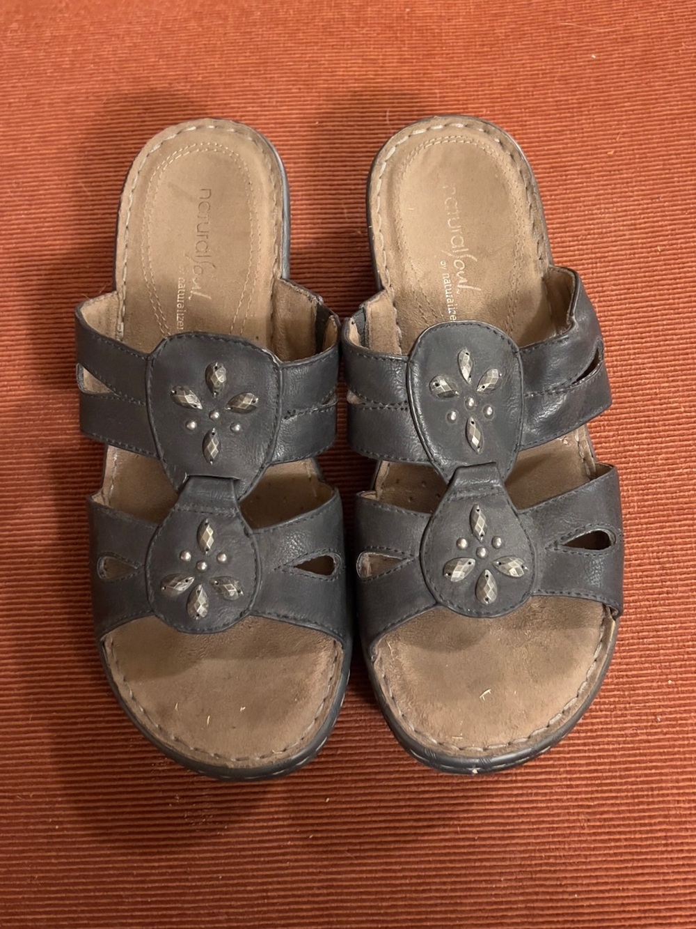 Natural Soul Brown Leather Slip-On Sandals with Decorative Cutouts